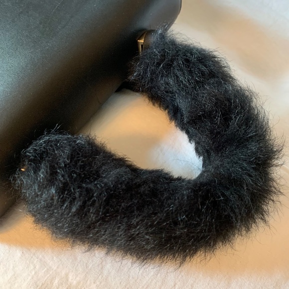 Time's Arrow black leather  'Ava Satchel' handbag with sheep fur handle - Picture 6 of 11